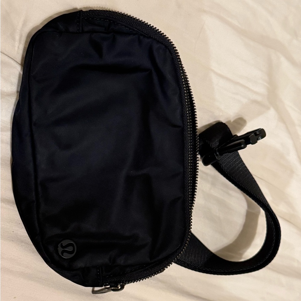 LULULEMON belt bag pouch